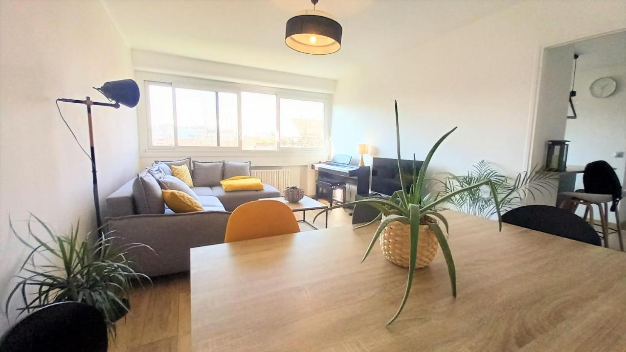 Magnifique Cocon - Metro A Republique - 2 Belles Chambres Avec Dressings - Wifi Gratuit - Netflix - Au Calme Absolu - Lumineux - Jardin Arbore Partage Dans La Residence Villeurbanne Ngoại thất bức ảnh