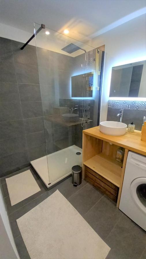 Magnifique Cocon - Metro A Republique - 2 Belles Chambres Avec Dressings - Wifi Gratuit - Netflix - Au Calme Absolu - Lumineux - Jardin Arbore Partage Dans La Residence Villeurbanne Ngoại thất bức ảnh